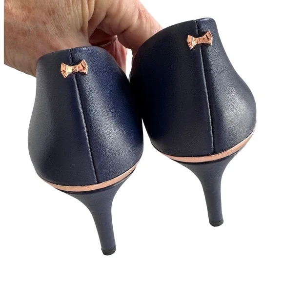Ted Baker London Navy Leather Pumps 39 Pointed Toe Stiletto Gold Toe Cap Heels - Picture 3 of 10